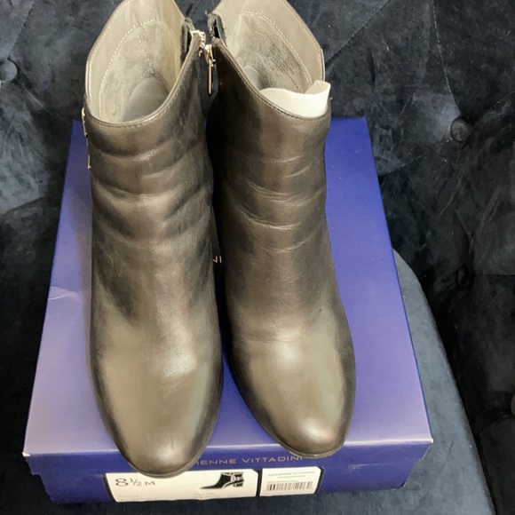 Adrienne Vittadini leather ankle bootie - Picture 4 of 8